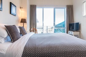 Queenstown House Boutique Bed & Breakfast & Apartments