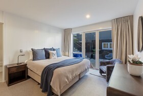 Queenstown House Boutique Bed & Breakfast & Apartments