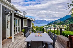 Queenstown House Boutique Bed & Breakfast & Apartments