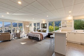 Queenstown House Boutique Bed & Breakfast & Apartments