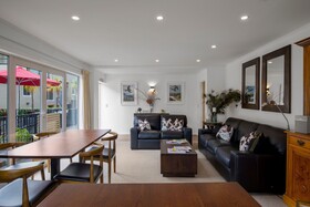 Queenstown House Boutique Bed & Breakfast & Apartments