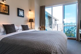 Queenstown House Boutique Bed & Breakfast & Apartments