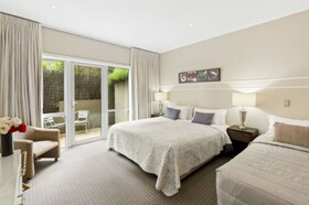 Queenstown House Boutique Bed & Breakfast & Apartments