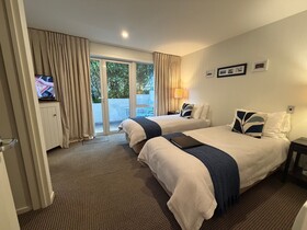 Queenstown House Boutique Bed & Breakfast & Apartments