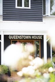 Queenstown House Boutique Bed & Breakfast & Apartments