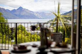 Queenstown House Boutique Bed & Breakfast & Apartments