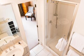 Queenstown House Boutique Bed & Breakfast & Apartments