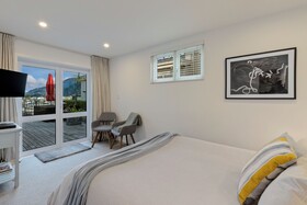 Queenstown House Boutique Bed & Breakfast & Apartments