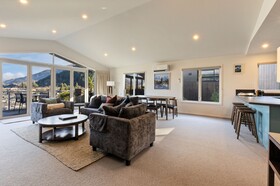 Queenstown House Boutique Bed & Breakfast & Apartments