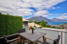 Queenstown House Boutique Bed & Breakfast & Apartments
