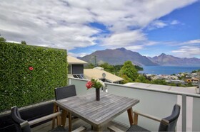 Queenstown House Boutique Bed & Breakfast & Apartments