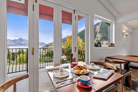 Queenstown House Boutique Bed & Breakfast & Apartments