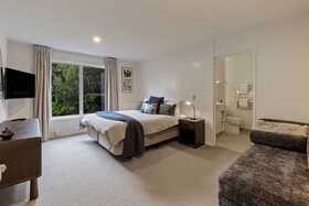 Queenstown House Boutique Bed & Breakfast & Apartments