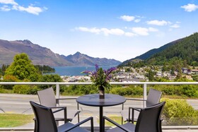 Queenstown House Boutique Bed & Breakfast & Apartments