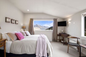 Queenstown House Boutique Bed & Breakfast & Apartments