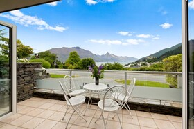 Queenstown House Boutique Bed & Breakfast & Apartments