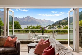 Queenstown House Boutique Bed & Breakfast & Apartments
