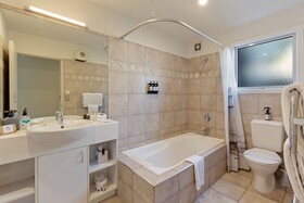 Queenstown House Boutique Bed & Breakfast & Apartments