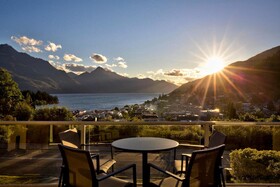 Queenstown House Boutique Bed & Breakfast & Apartments