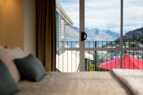 Queenstown House Boutique Bed & Breakfast & Apartments