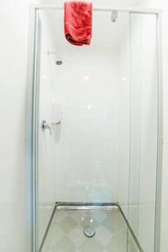 Sir Cedrics Tahuna Pod Hostel