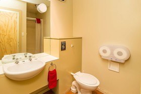 Sir Cedrics Tahuna Pod Hostel