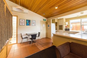 Sir Cedrics Tahuna Pod Hostel