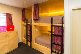 Sir Cedrics Tahuna Pod Hostel