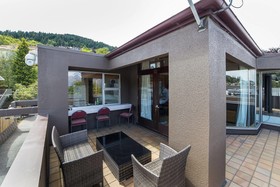 Sir Cedrics Tahuna Pod Hostel