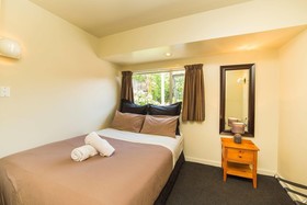 Sir Cedrics Tahuna Pod Hostel