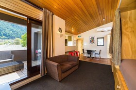 Sir Cedrics Tahuna Pod Hostel