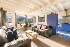 Sunny Lakeview Villa