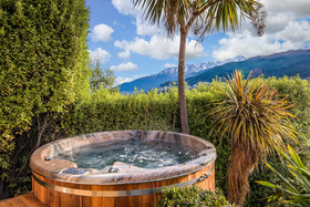 Sunny Lakeview Villa