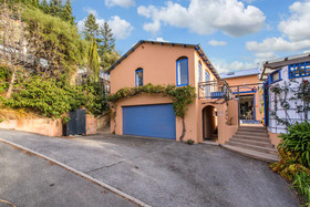 Sunny Lakeview Villa