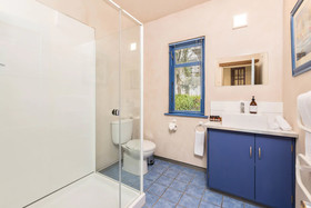 Sunny Lakeview Villa