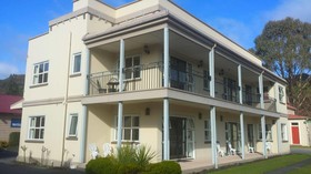 Lantern Court Motel