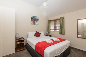 Gladstone Motel