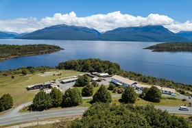 Fiordland National Park Lodge