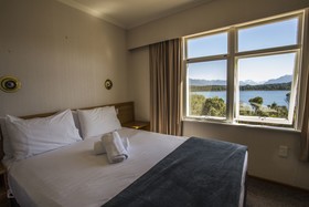 Fiordland National Park Lodge
