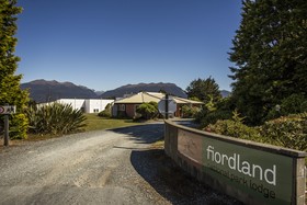 Fiordland National Park Lodge