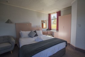 Fiordland National Park Lodge