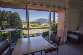Fiordland National Park Lodge