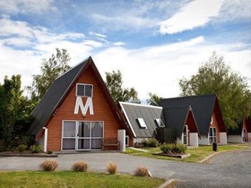 Mountain Chalet Motels