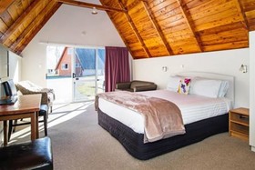Mountain Chalet Motels