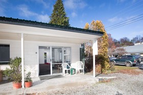 Alpine Motel Apartments