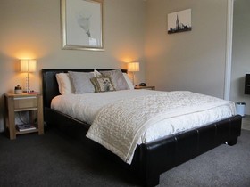Halkett Grove Bed and Breakfast