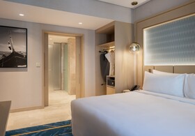 Maani Muscat Hotel & Suites