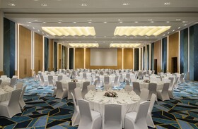 Maani Muscat Hotel & Suites