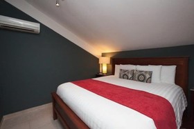 Tropical Suites Hotel