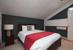 Tropical Suites Hotel
